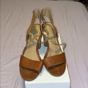 Comfortable  sandals !!